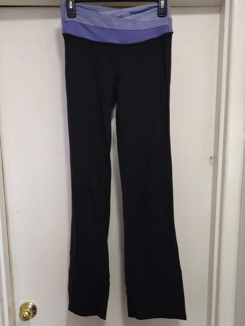 Women’s Lululemon Athletica Black Yoga Pants Lavender Periwinkle Waistband 6